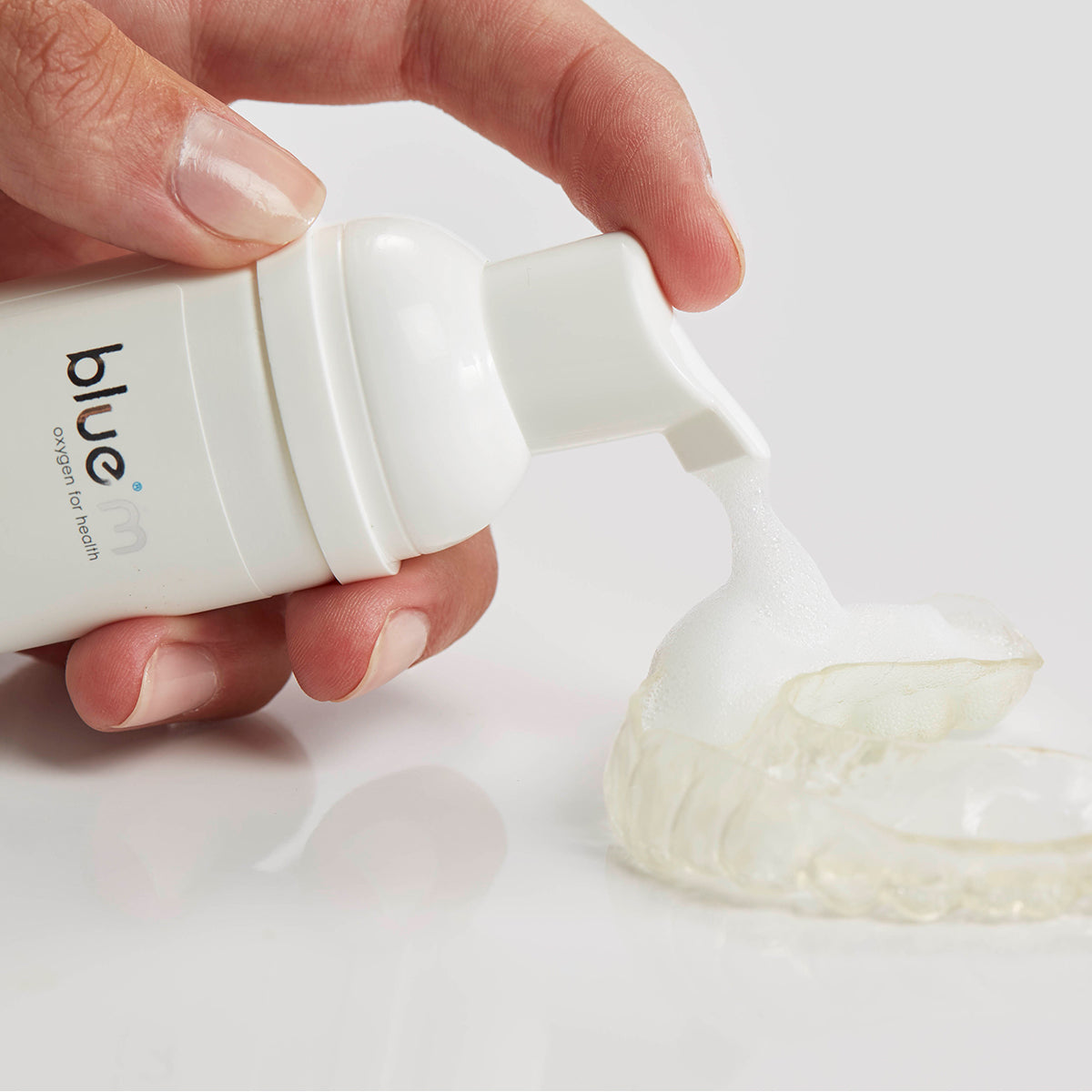 Skalavimo putos su aktyviu deguonimi be fluoro